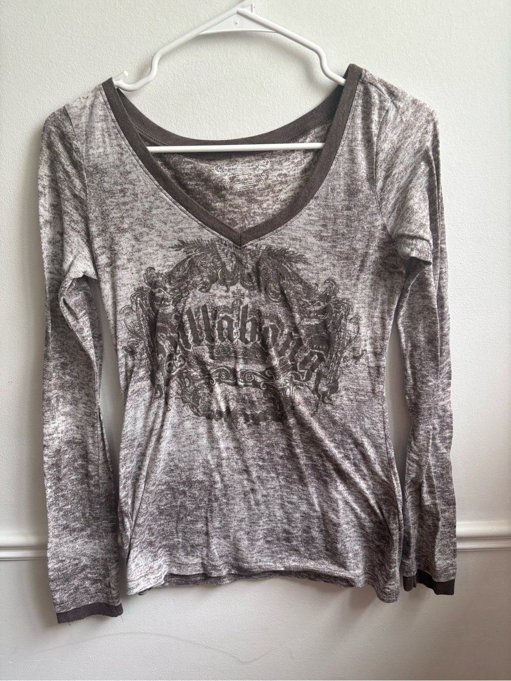 Billabong Heather Gray V-Neck Long Sleeve Graphic Top